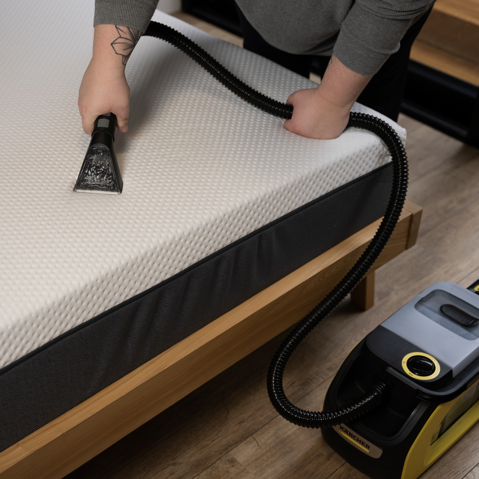 Nettoyage du matelas avec l'injecteur extracteur de Kärcher Nettoyage du matelas avec l'injecteur extracteur de Kärcher