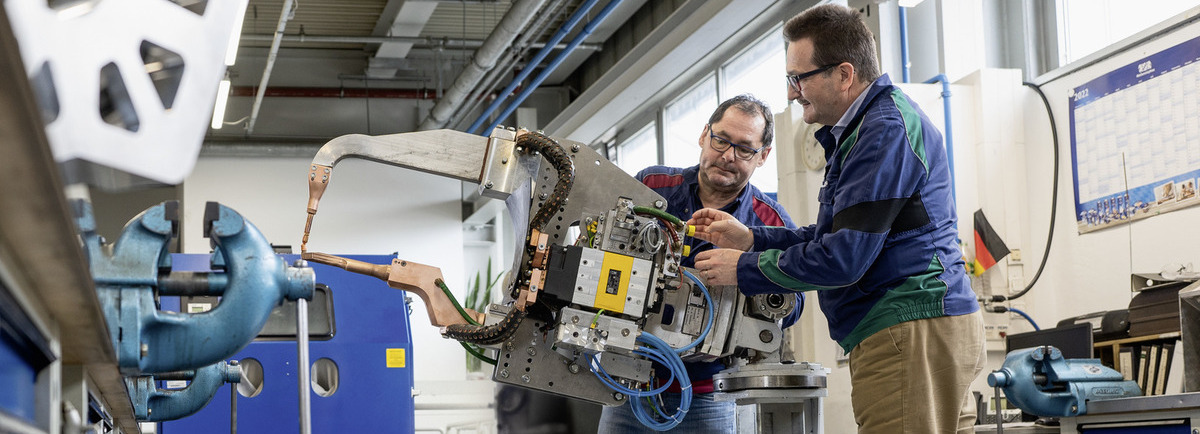 Arbeiten mit Trockeneisstrahlen Arbeiten mit Trockeneisstrahlen