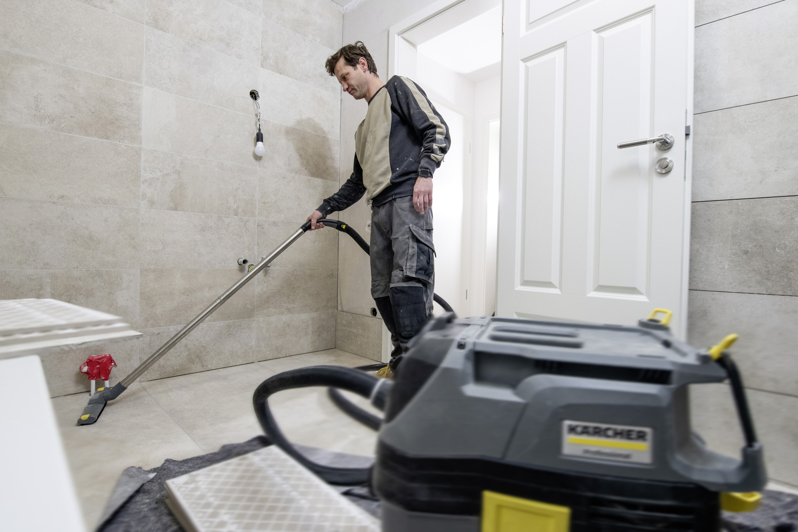 In an instalment plan, smaller businesses can finance their cleaning equipment A person cleans the marble floor of a bathroom with a Kärcher device