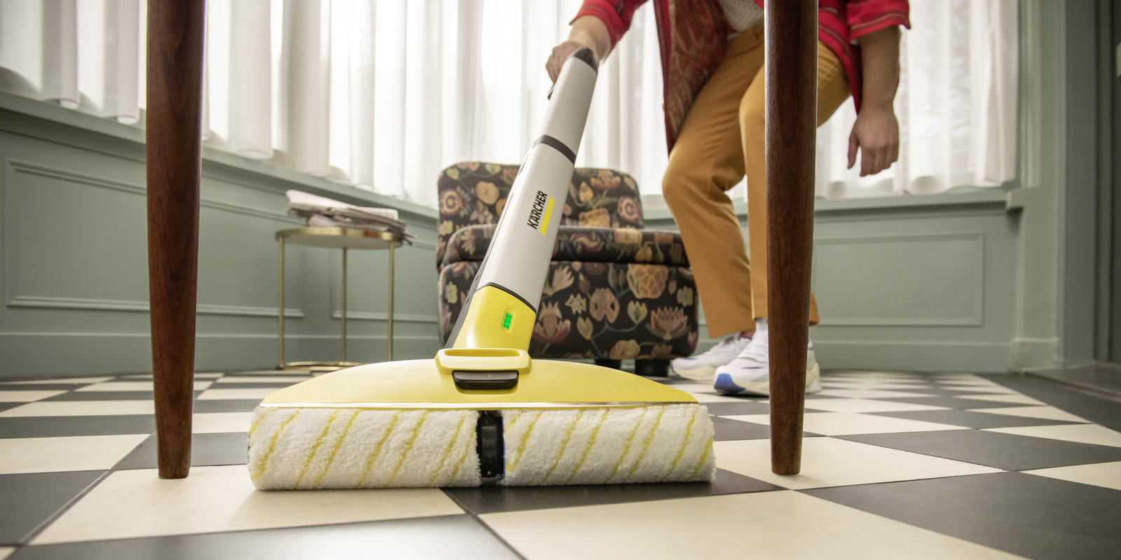 FC 3 Cordless floor cleaner FC 3 Cordless floor cleaner removes splashes and stains