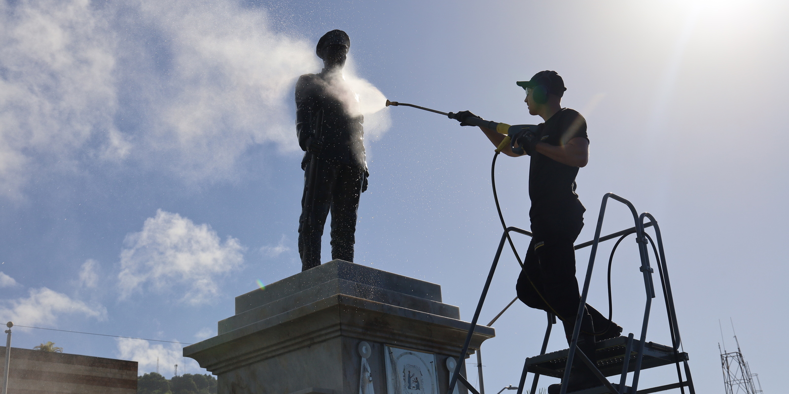 Kaercher_Reinigung_Cenotaph_St_Vincent_1 Kaercher_Reinigung_Cenotaph_St_Vincent_1