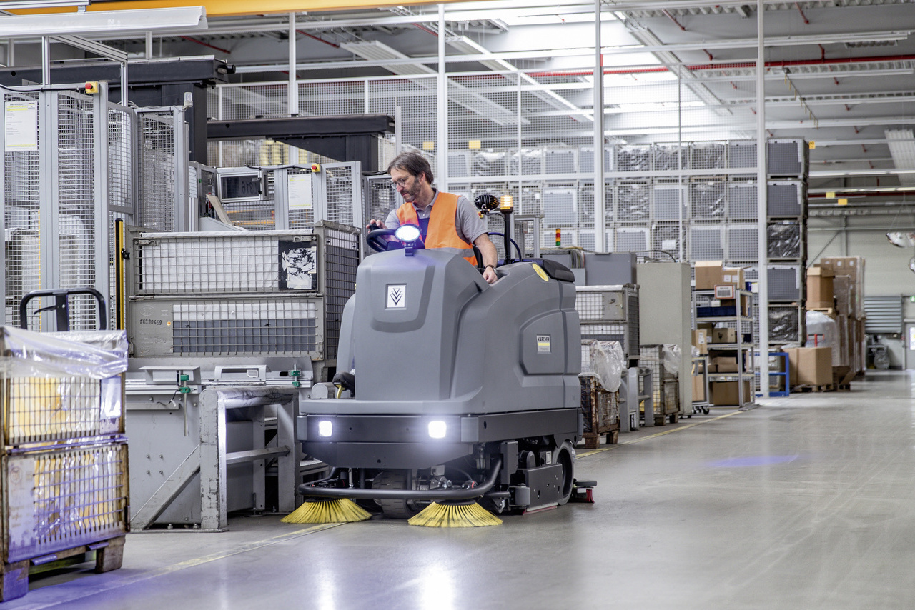 B 260 R I Aufsitz-Scheuersaugmaschine Die leistungsstarke Aufsitz-Scheuersaugmaschine B 260 r