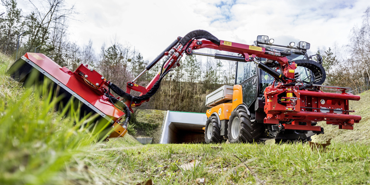 breite Fahrzeug- und Anbaugeräteprogramm von Kärcher breite Fahrzeug- und Anbaugeräteprogramm von Kärcher
