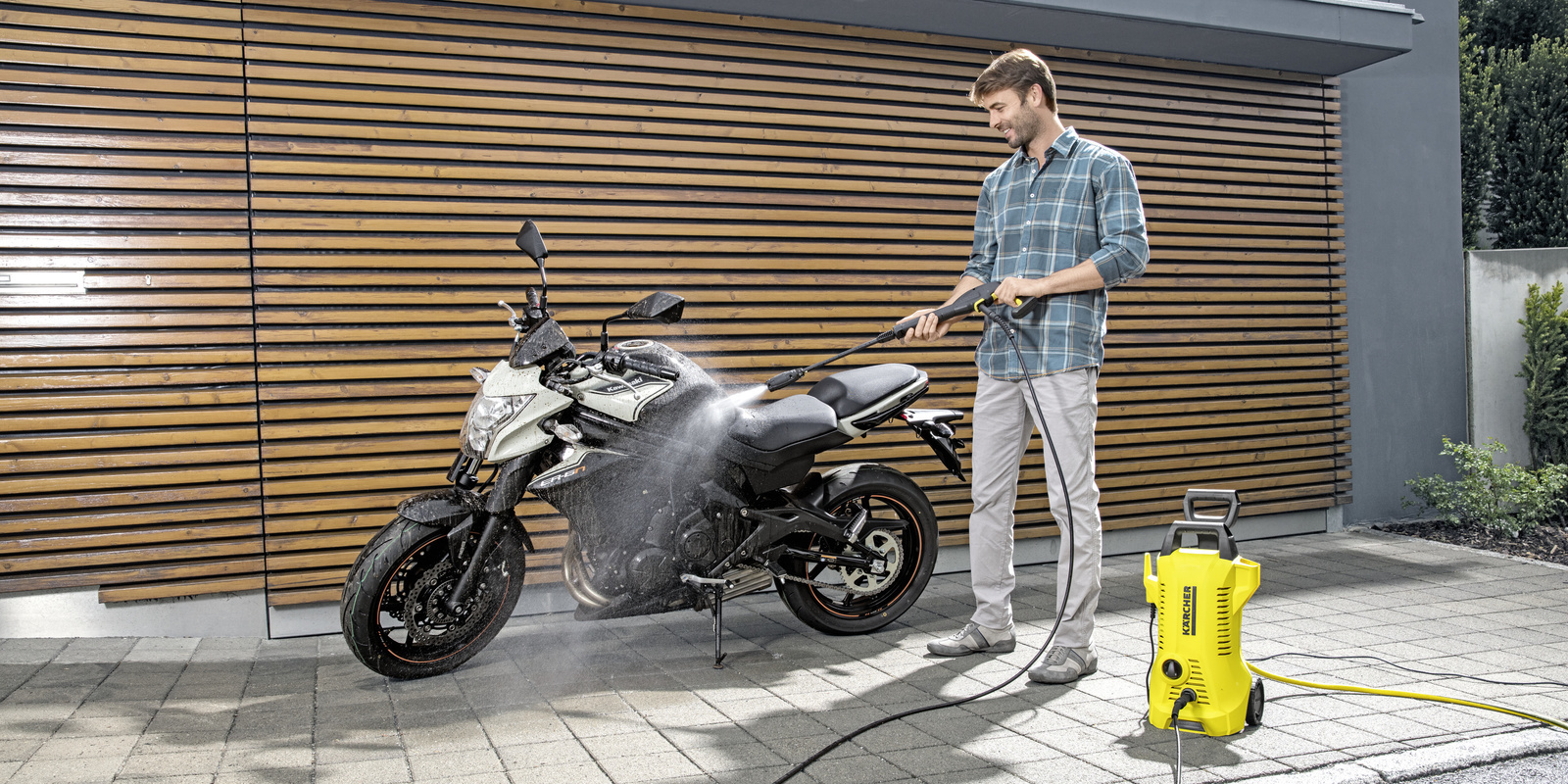 Nettoyer sa moto avec un nettoyeur haute pression