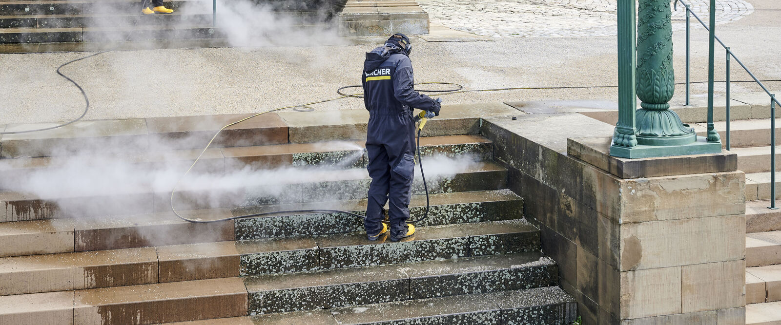 Hochdruckreinigung an den Treppen der Grabkapelle in Stuttgart Hochdruckreinigung an den Treppen der Grabkapelle in Stuttgart
