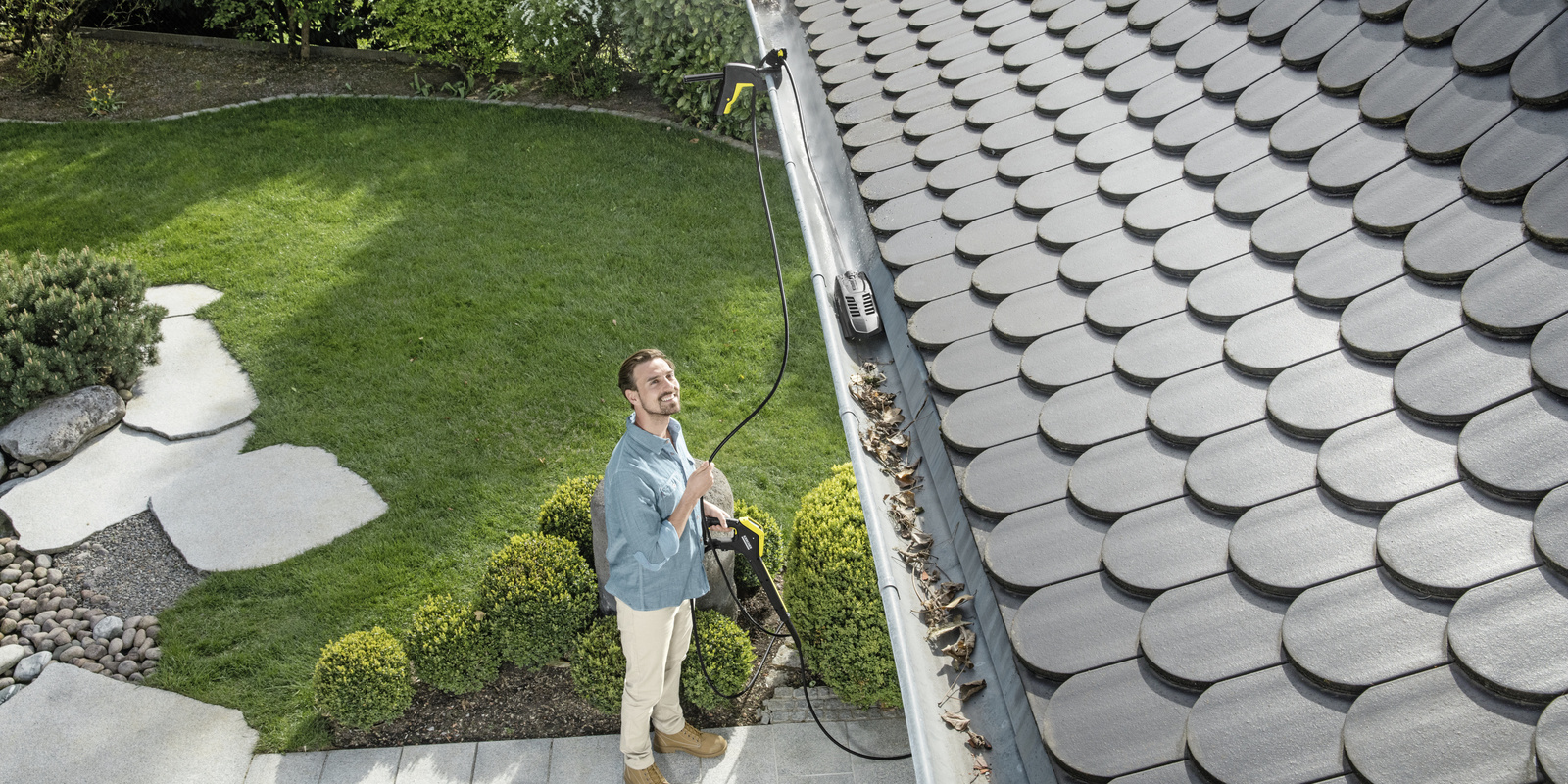 Nettoyage des gouttières avec un nettoyeur haute pression