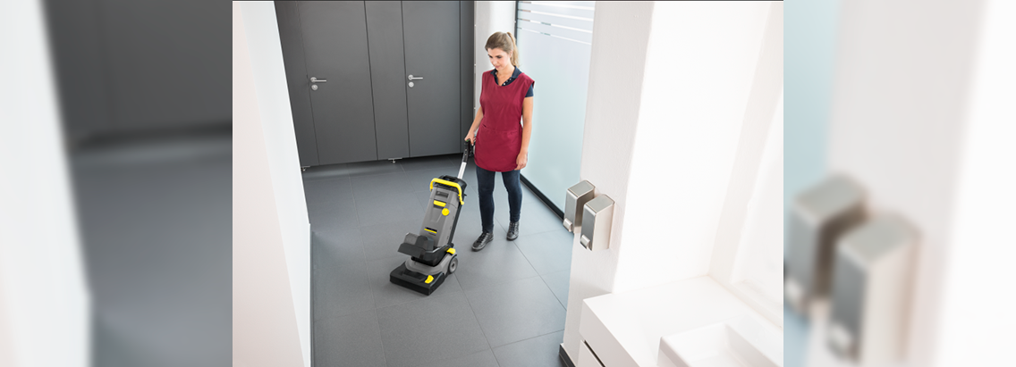 Descubra por que você precisa de uma máquina de limpar pisos na empresa
