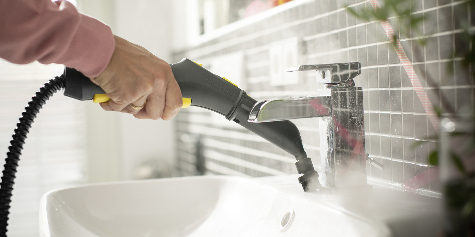 Bathroom cleaning with steam