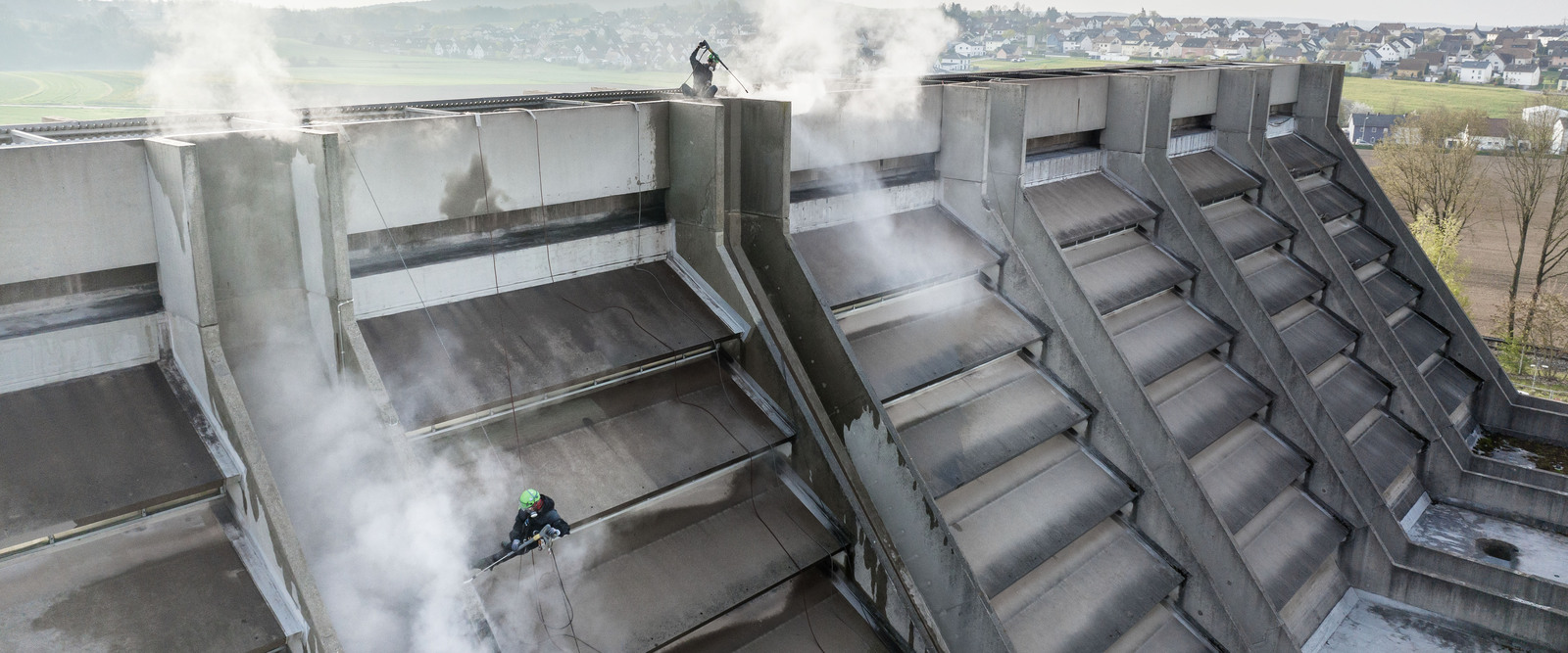 Reinigung der Glaskathedrale in Amberg. Reinigung der Glaskathedrale in Amberg.