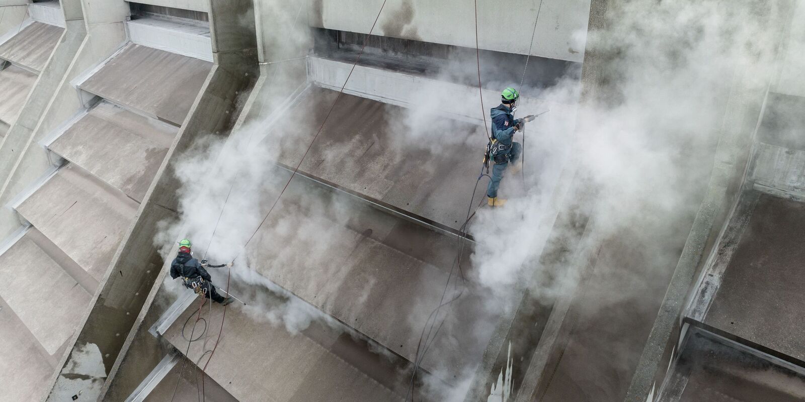 Reinigung der Glaskathedrale in Amberg.