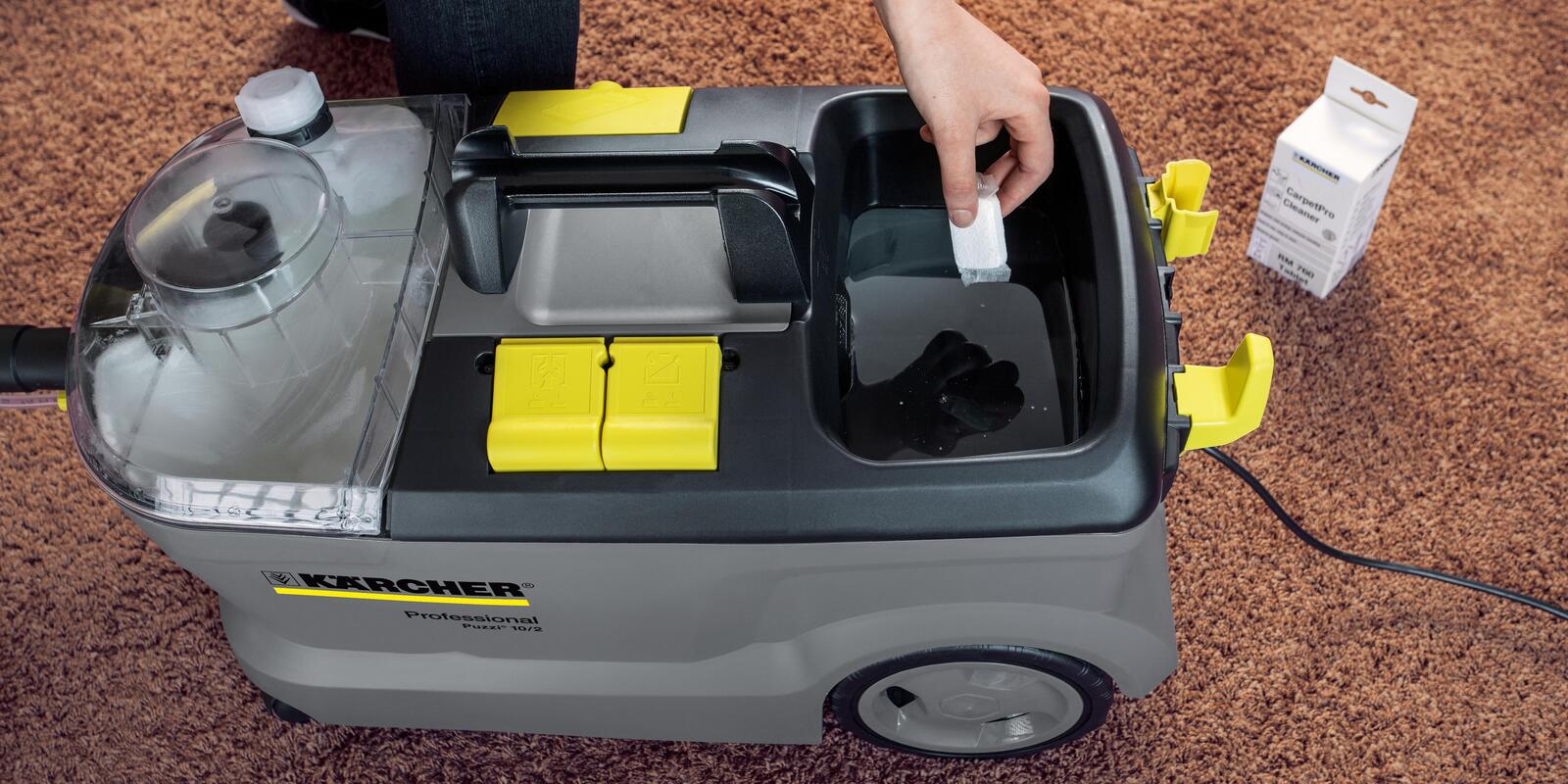 Leicht dosierbar ist das Grundreinigungsmittel CarpetPro Cleaner RM 760 als Tabs.