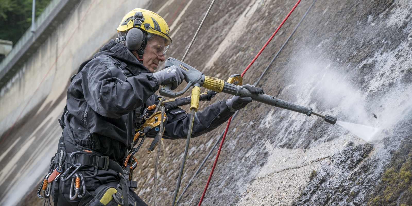 Reverse Graffiti - Barrage de Vianden, Luxembourg