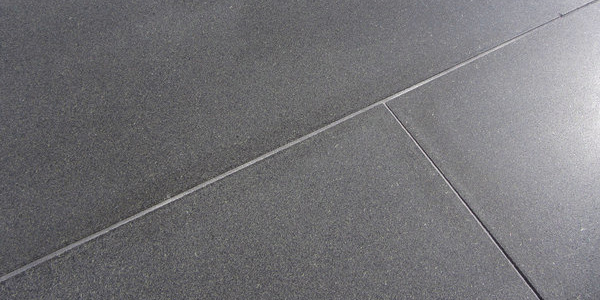 Rengöra golvplattor