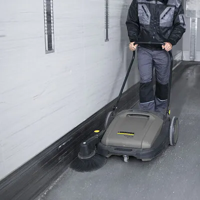 床清掃の基本とは？床洗浄機を導入するメリット・デメリットも