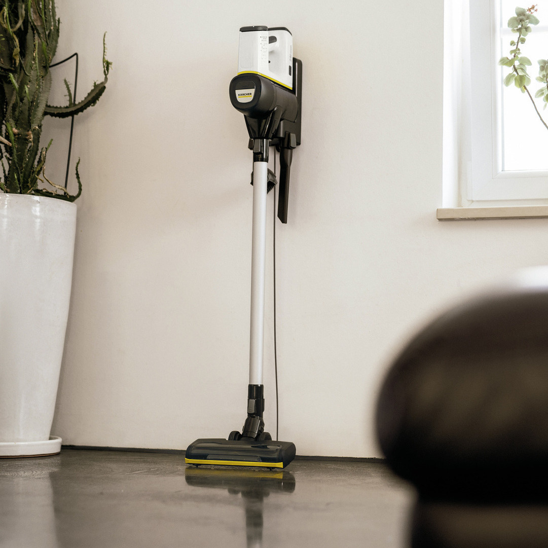 Kärcher Akku-Staubsauger mit Wandhalterung Kärcher Akku-Staubsauger mit Wandhalterung