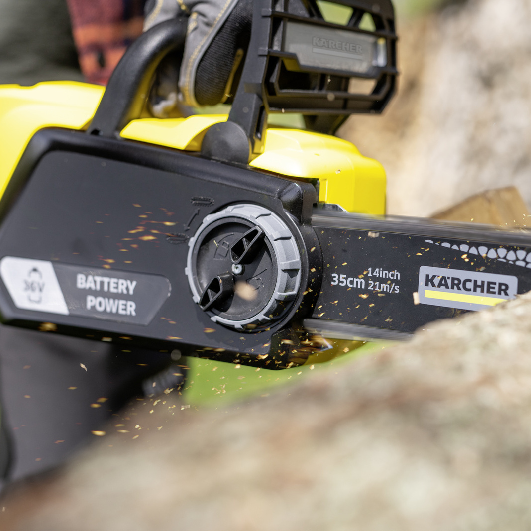 Automatic chain lubrication