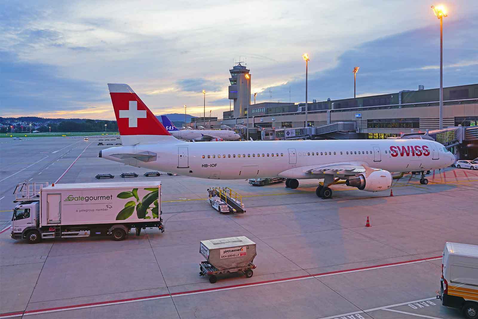 Auf Flughäfen sind Kärcher Fahrzeuge mit bewährter Winter- und Sommerdienstechnik im Einsatz Auf Flughäfen sind Kärcher Fahrzeuge mit bewährter Winter- und Sommerdienstechnik im Einsatz