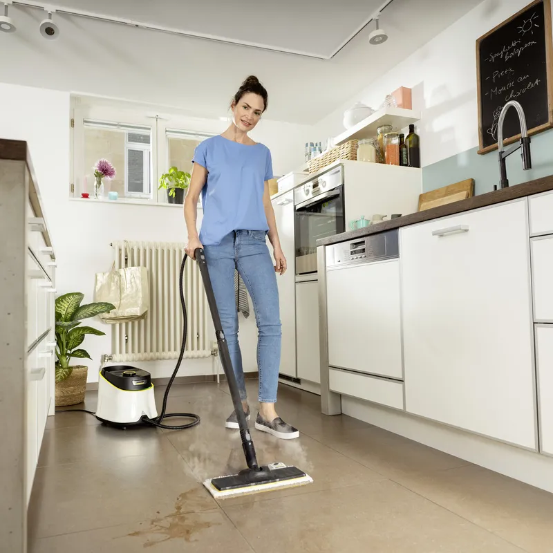 Nettoyer le silicone sale dans les salles de bain et les cuisines 