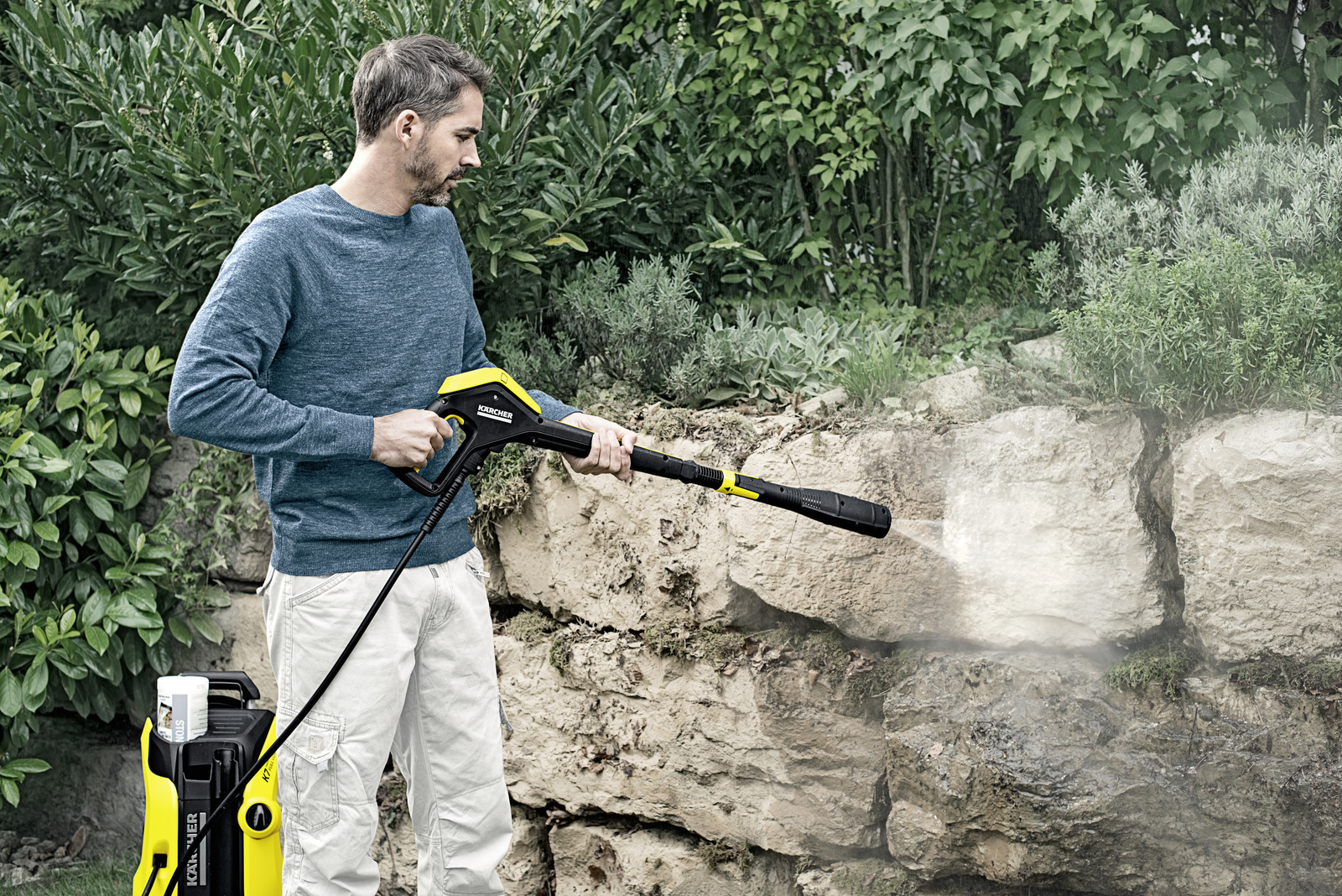 Karcher pressure Washer Cleaning Walls