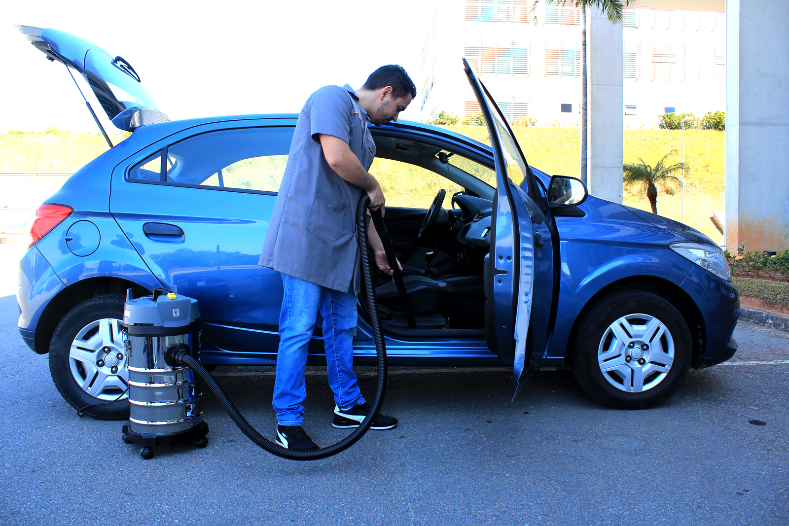 Vantagens da limpeza profissional de automóveis Vantagens da limpeza profissional de automóveis