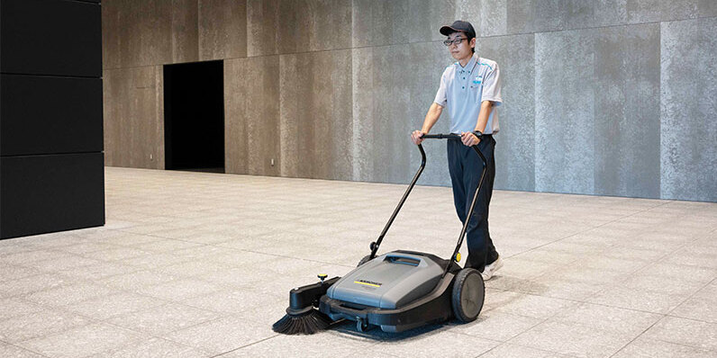 KM 70 20 Cでエントランスホールの清掃 KM 70 20 Cでエントランスホールの清掃