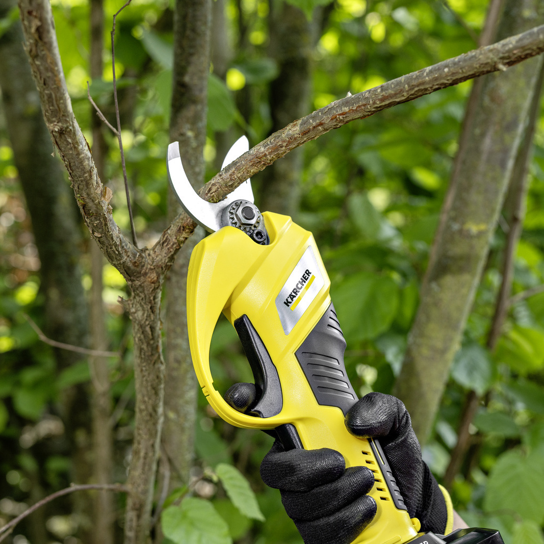 Cut branches at the touch of a button, with no force required Cut branches at the touch of a button, with no force required