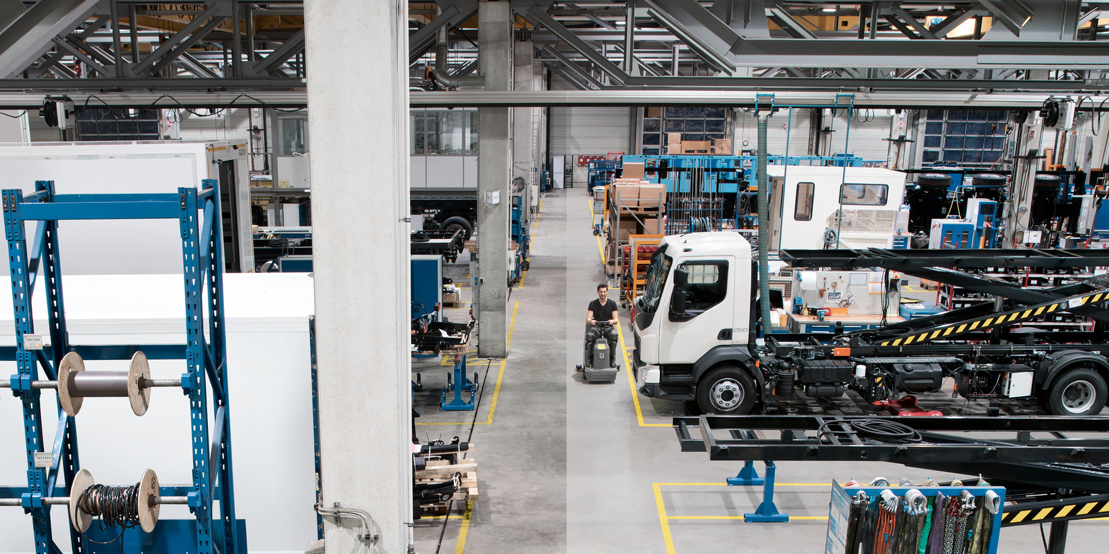 Profesjonalne czyszczenie podłóg obiektów przemysłowych