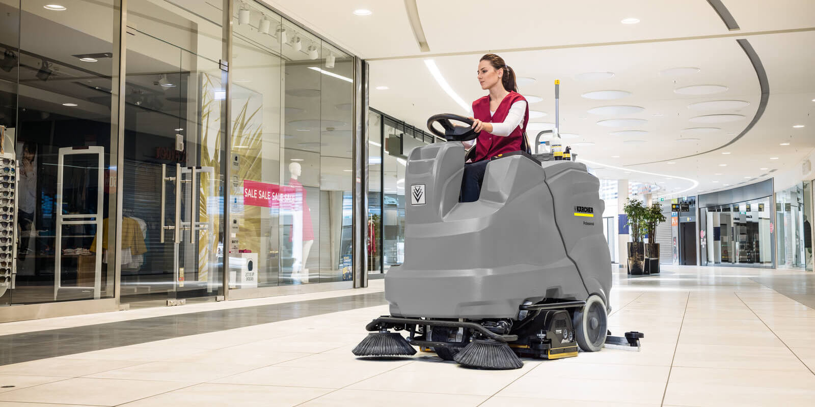  Utrzymanie czystości w przejściach i lokalach galerii handlowy 