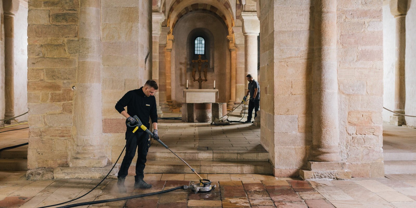 Cleaning of the floor of the crypt of Speyer Cathedral Cleaning of the floor of the crypt of Speyer Cathedral