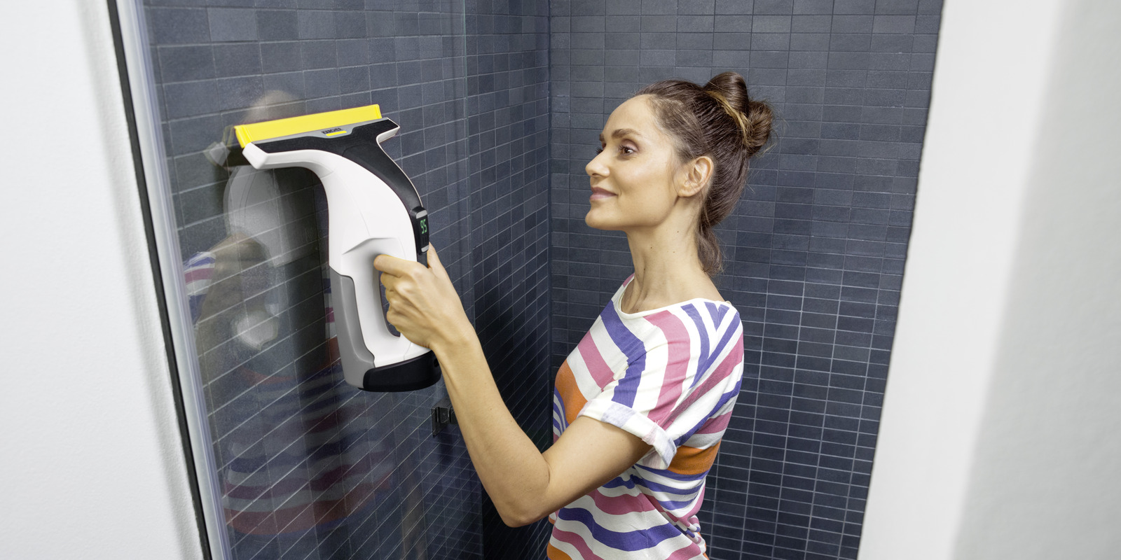 Cleaning the bathtub and shower Kärcher tips for cleaning the bathtub and shower