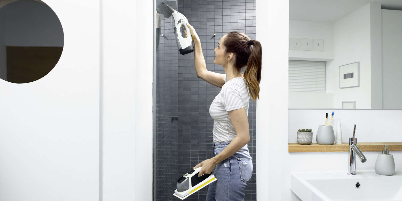 Cleaning the bathtub and shower Kärcher tips for cleaning the bathtub and shower