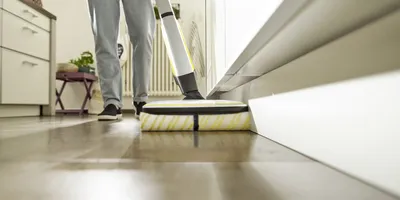 Floor cleaner edge cleaning