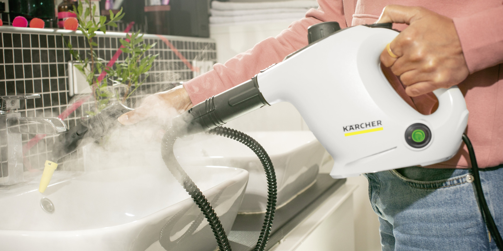 Nettoyage du lavabo avec un nettoyeur vapeur Nettoyage du lavabo avec le nettoyeur vapeur de Kärcher