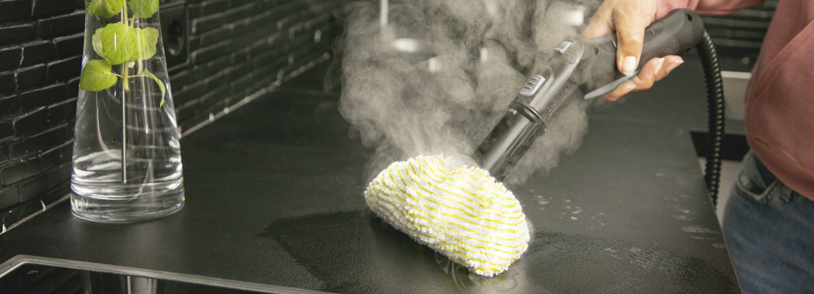 Nettoyage du plan de travail à la vapeur Nettoyage du plan de travail à la vapeur
