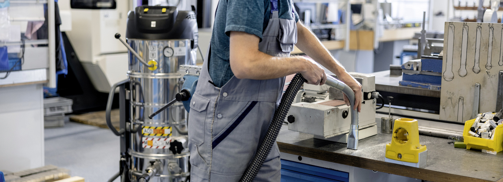 Nettoyage avec un aspirateur industriel