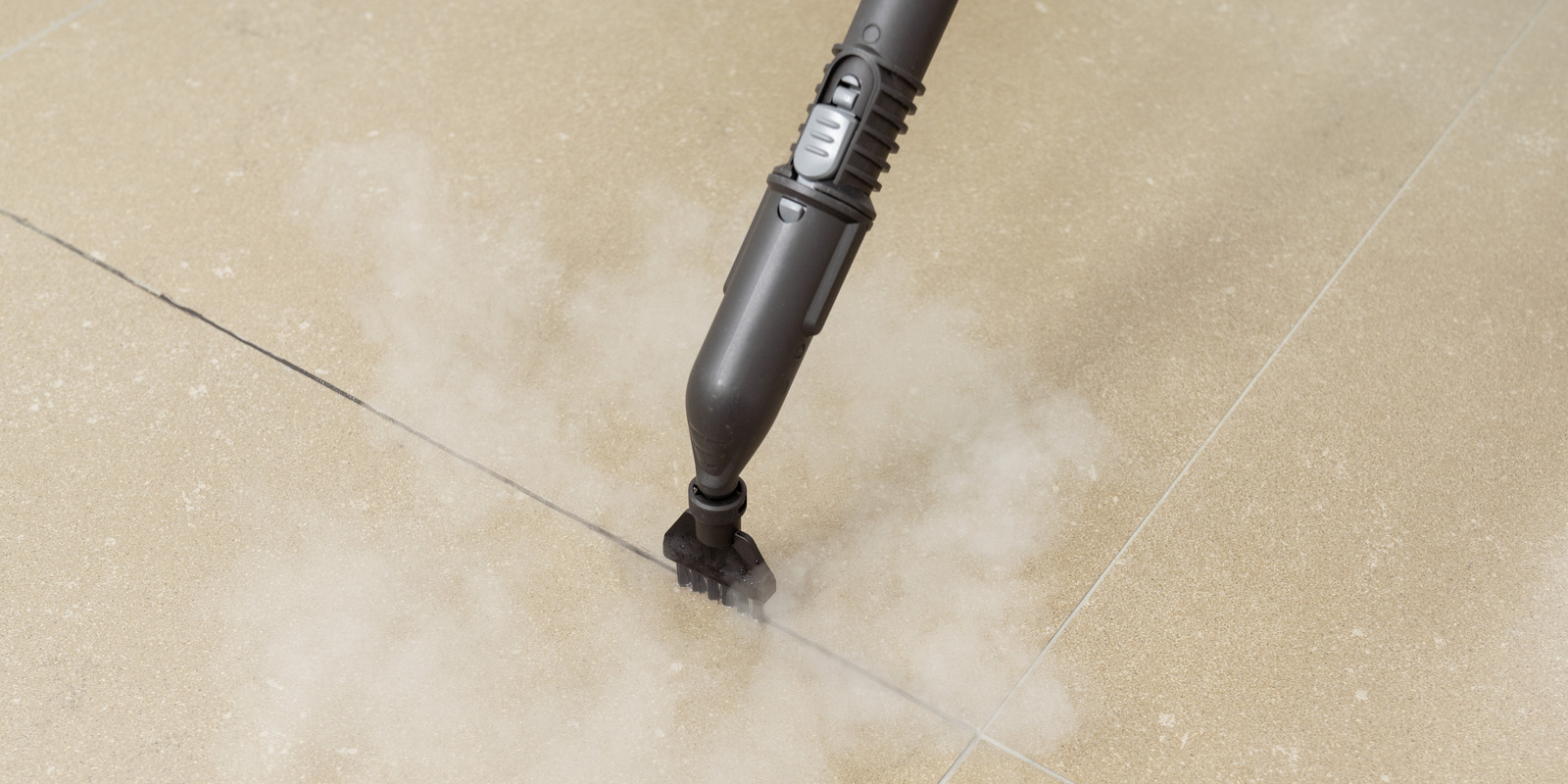 Cleaning joints with a Kärcher steam cleaner