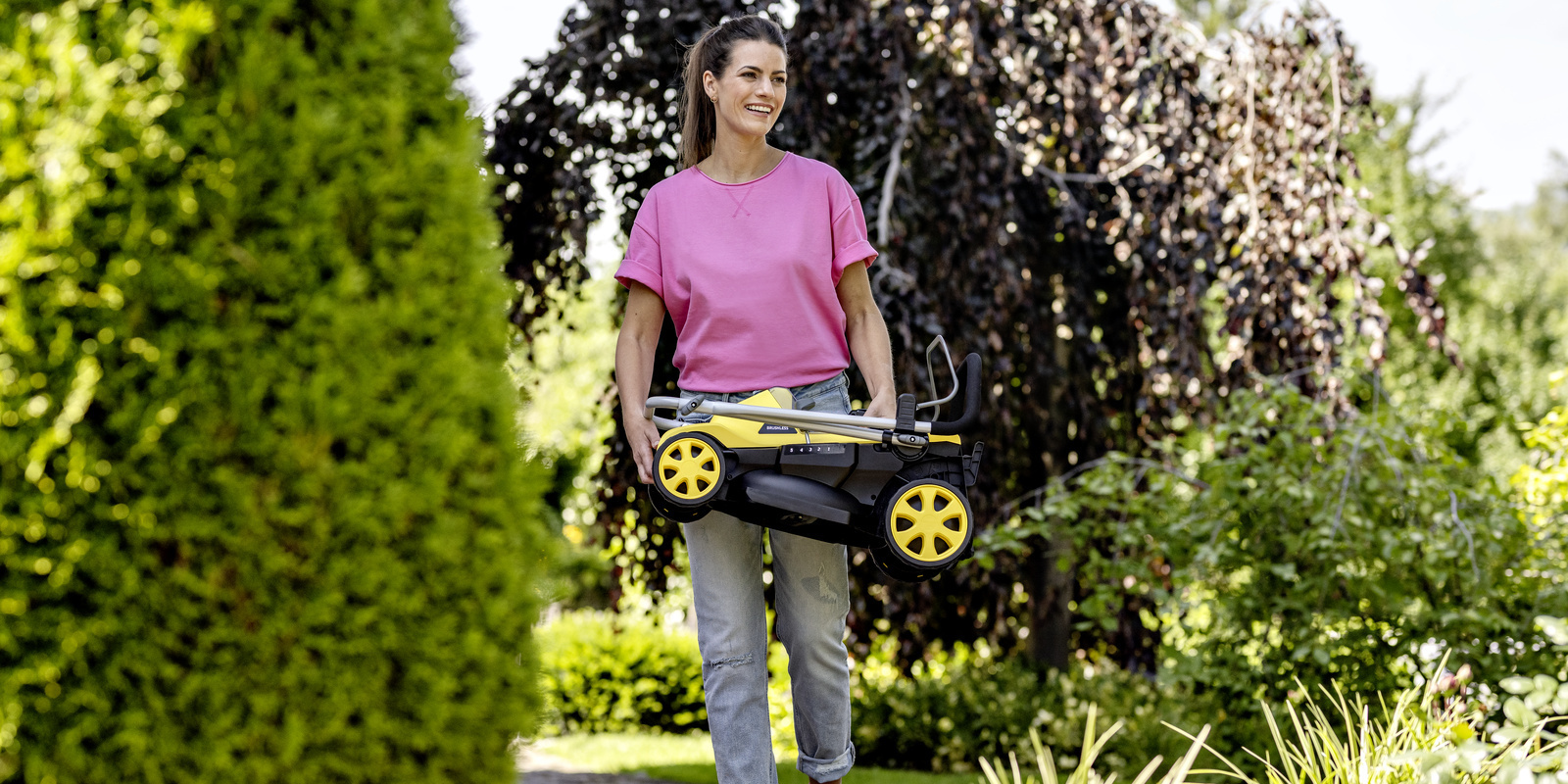 Easy to transport battery lawn mower Easy to transport battery lawn mower