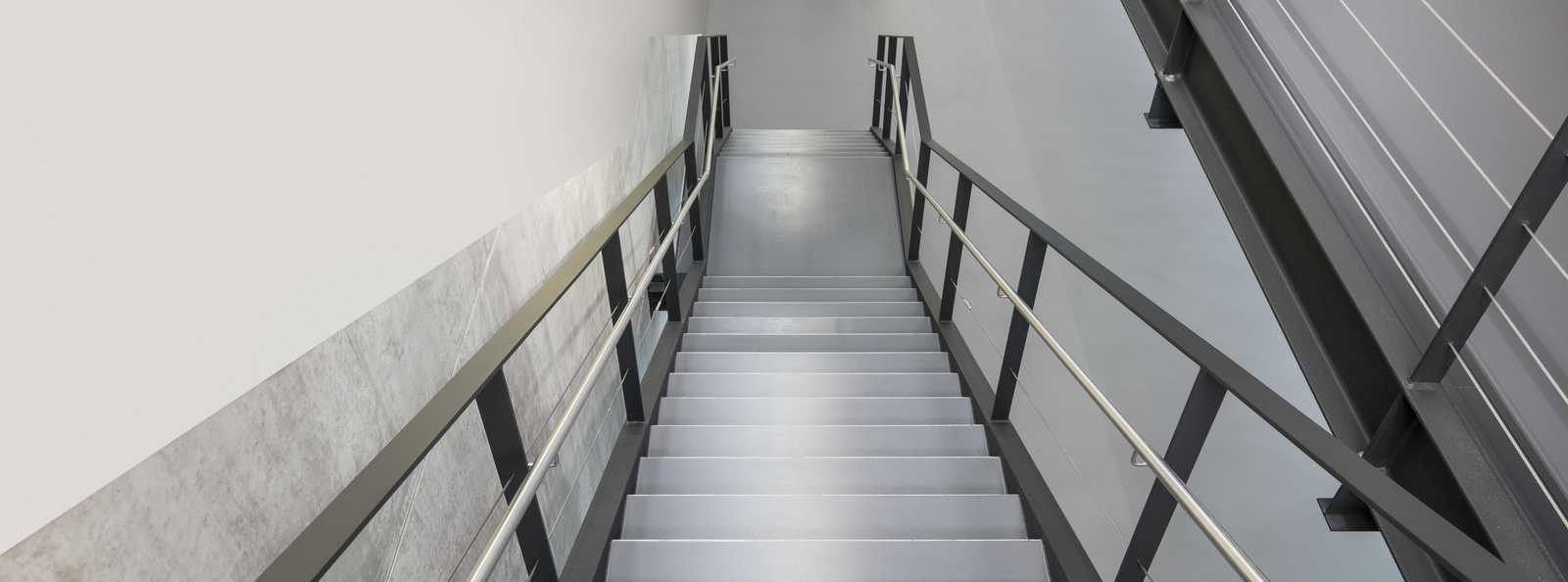 Treppe Eine Treppe führt nach unten