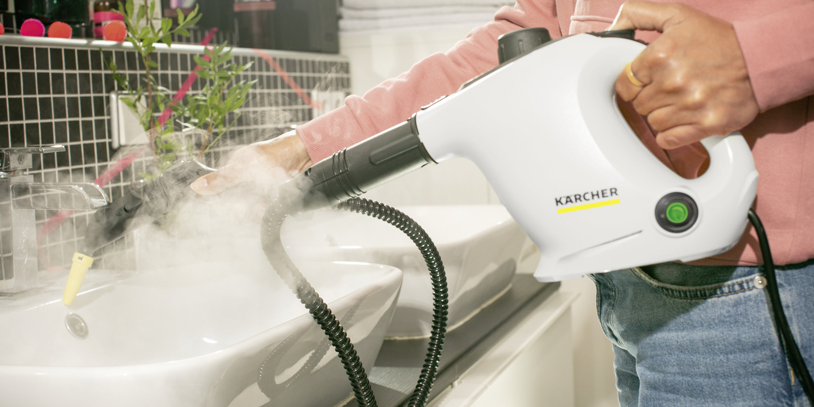 Steam cleaning the washbasin with a Kärcher steam cleaner