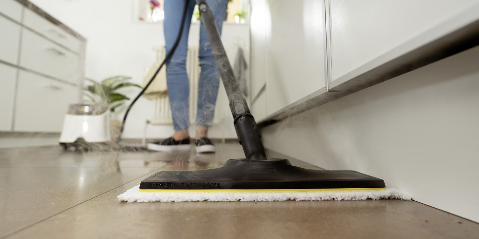 Rengöra golvplattor