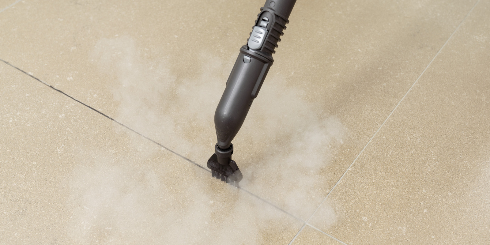 Cleaning joints with a Kärcher steam cleaner