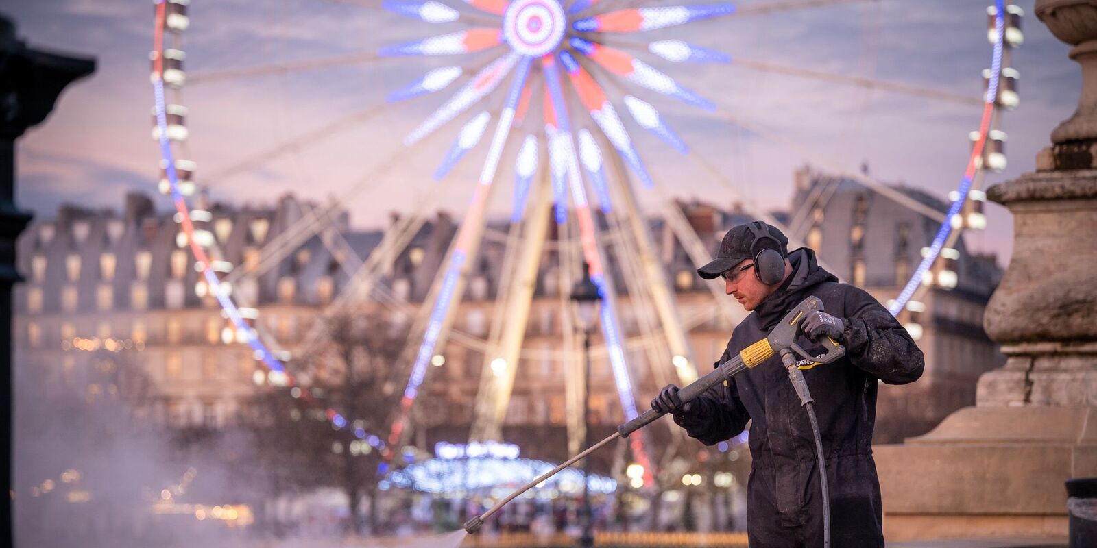 Jardin des Tuileries Louvre - Paris, France