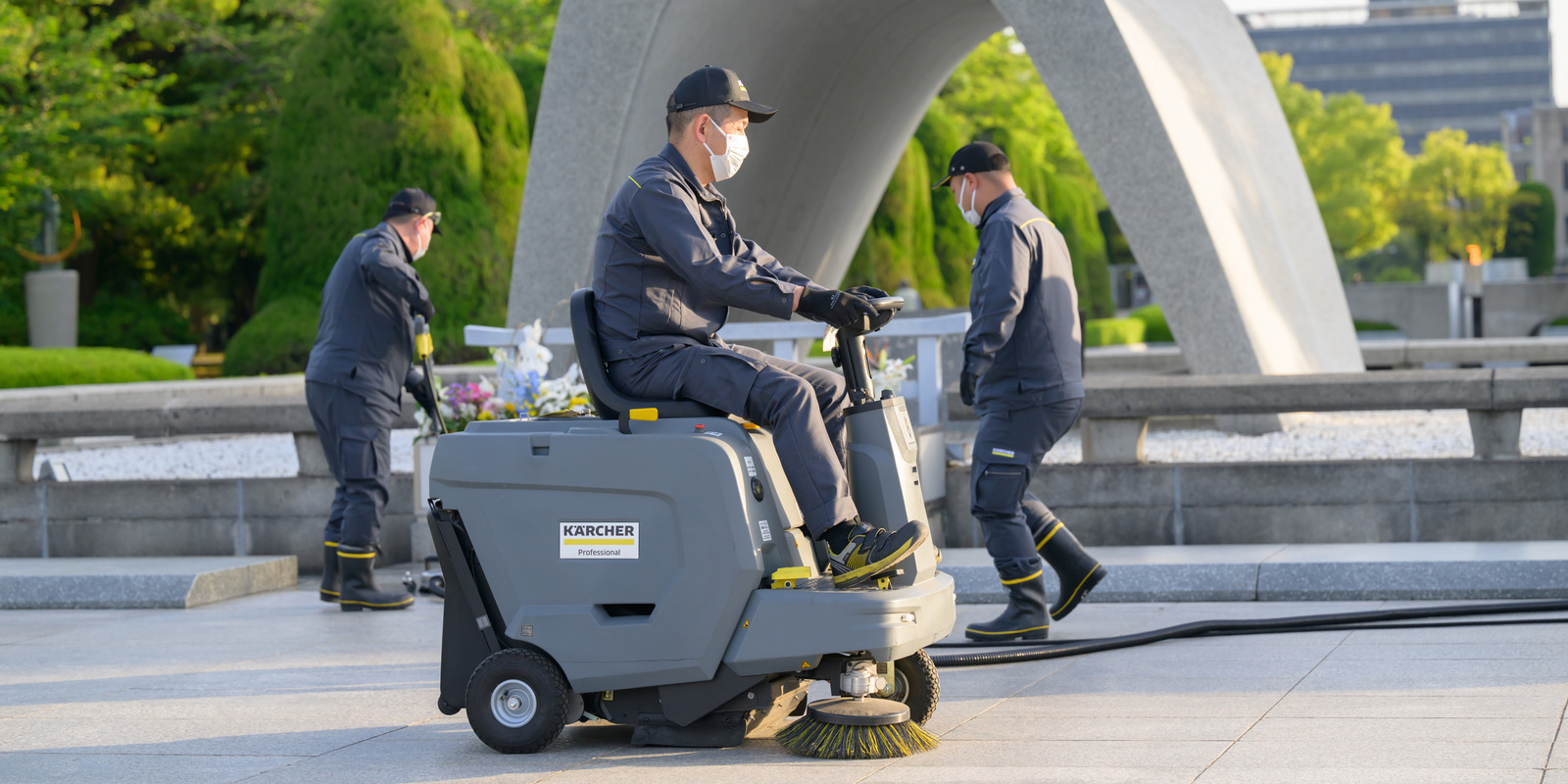 NETTOYAGE DU PARC DE LA PAIX D'HIROSHIMA
