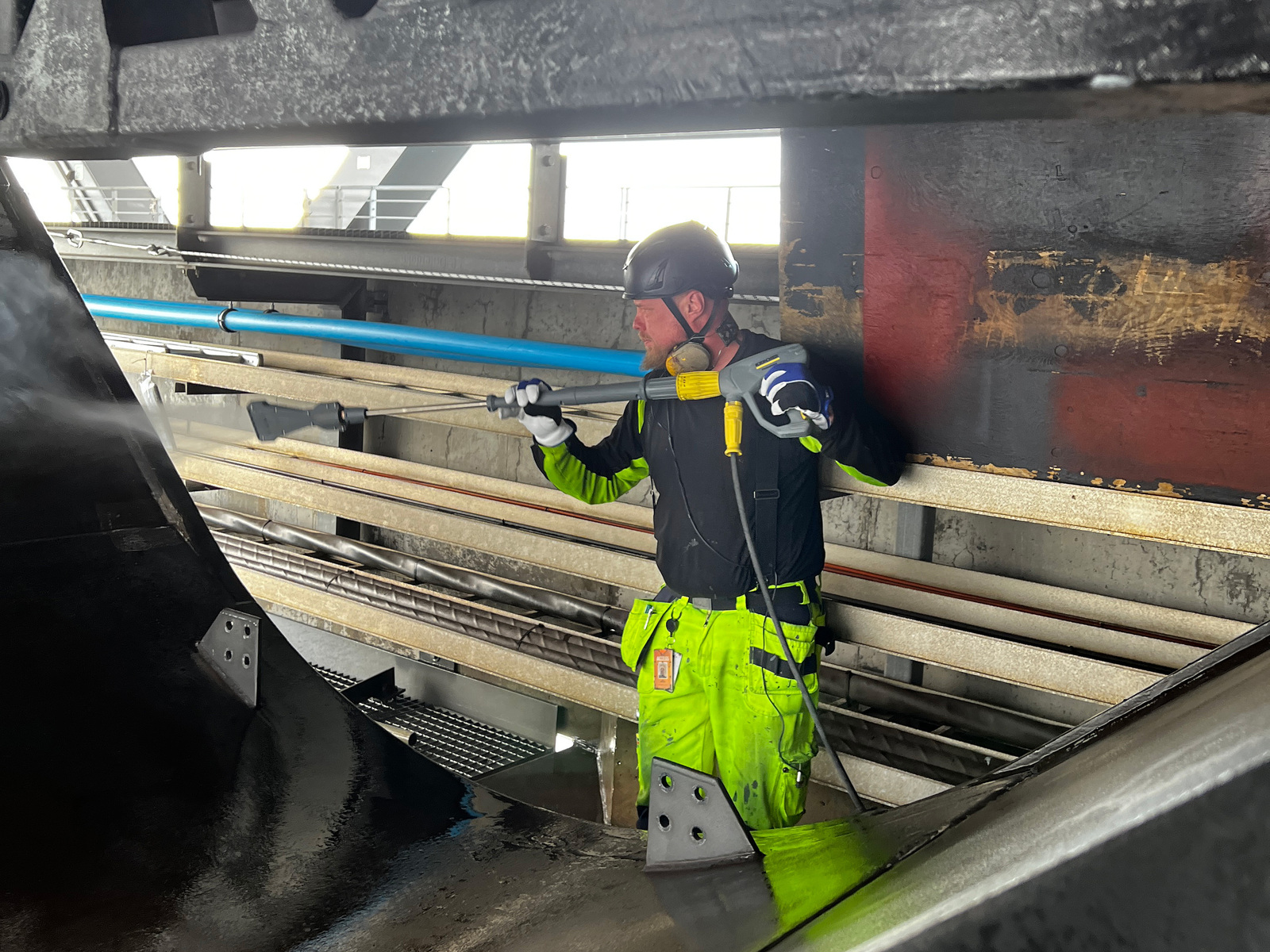The entrance portal was also cleaned by the Kärcher team. The entrance portal was also cleaned by the Kärcher team.