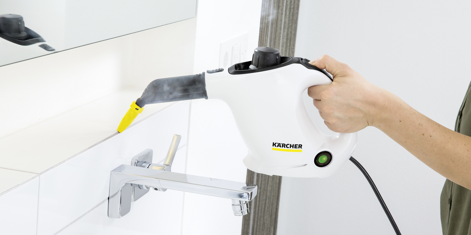 Nettoyage du lavabo avec un nettoyeur vapeur Nettoyage du lavabo avec le nettoyeur vapeur de Kärcher