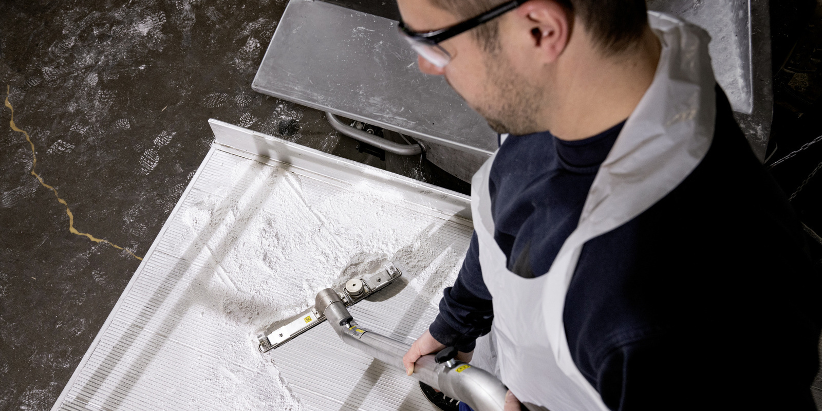 Cleaning in the chemical industry Cleaning in the chemical industry