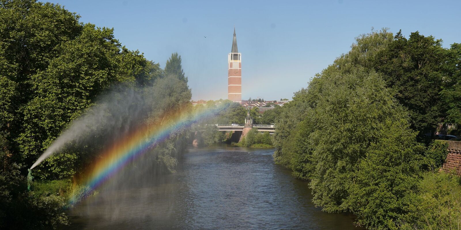 Regenbogen dank Kärcher - Pforzheim, Deutschland Regenbogen dank Kärcher - Pforzheim, Deutschland