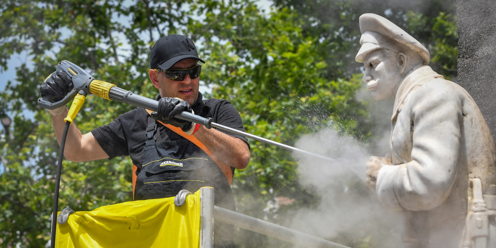 Паметник на Незнайния войн в Хасково