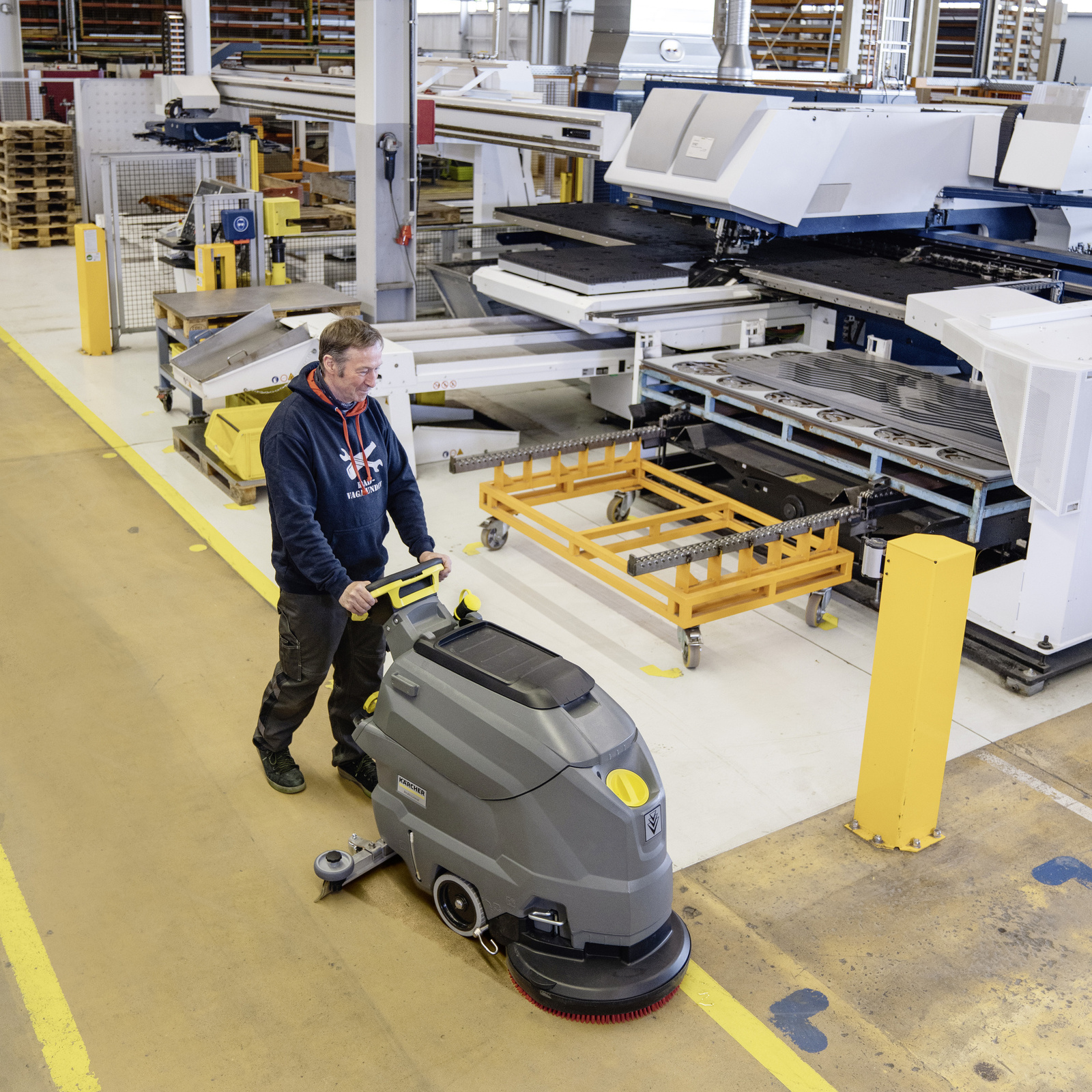 Walk-behind scrubber driers 