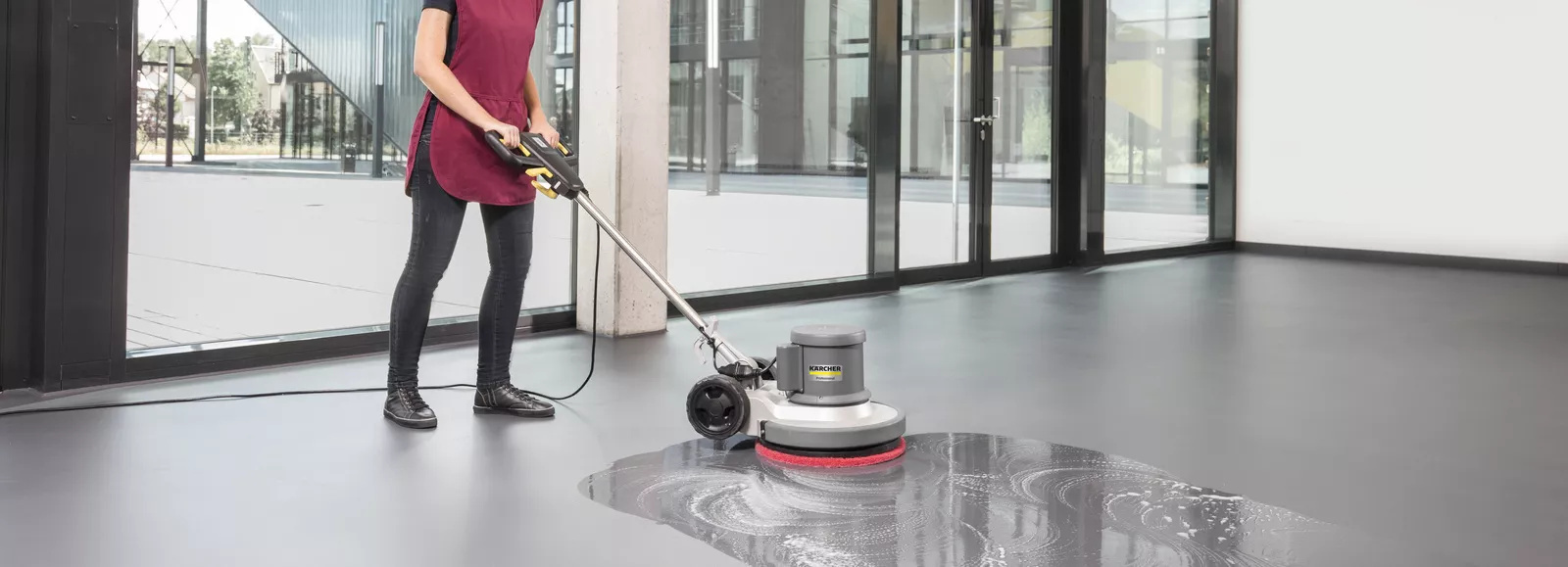 Vệ sinh sàn cứng trong văn phòng